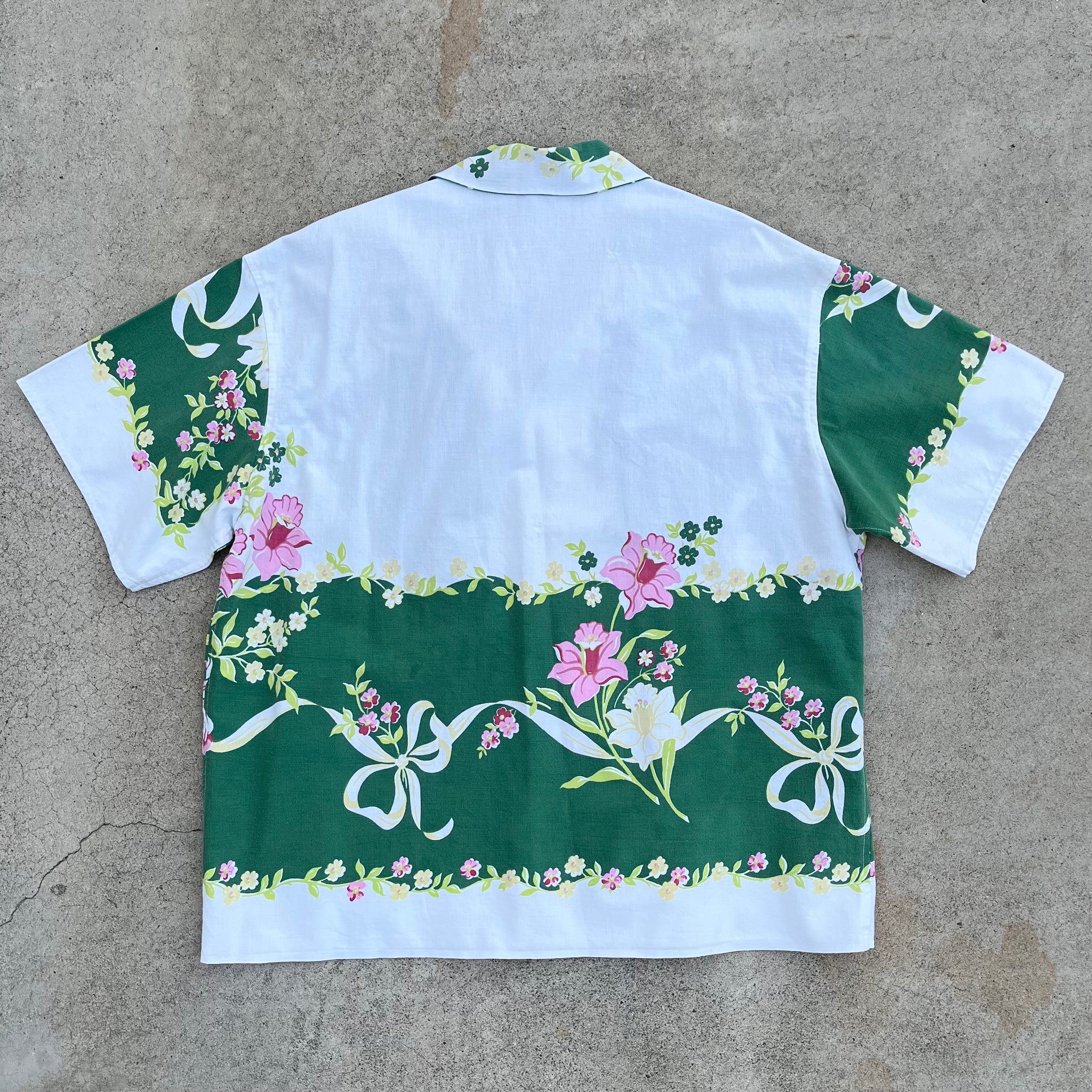 L/XL Tablecloth Shirt - Bows